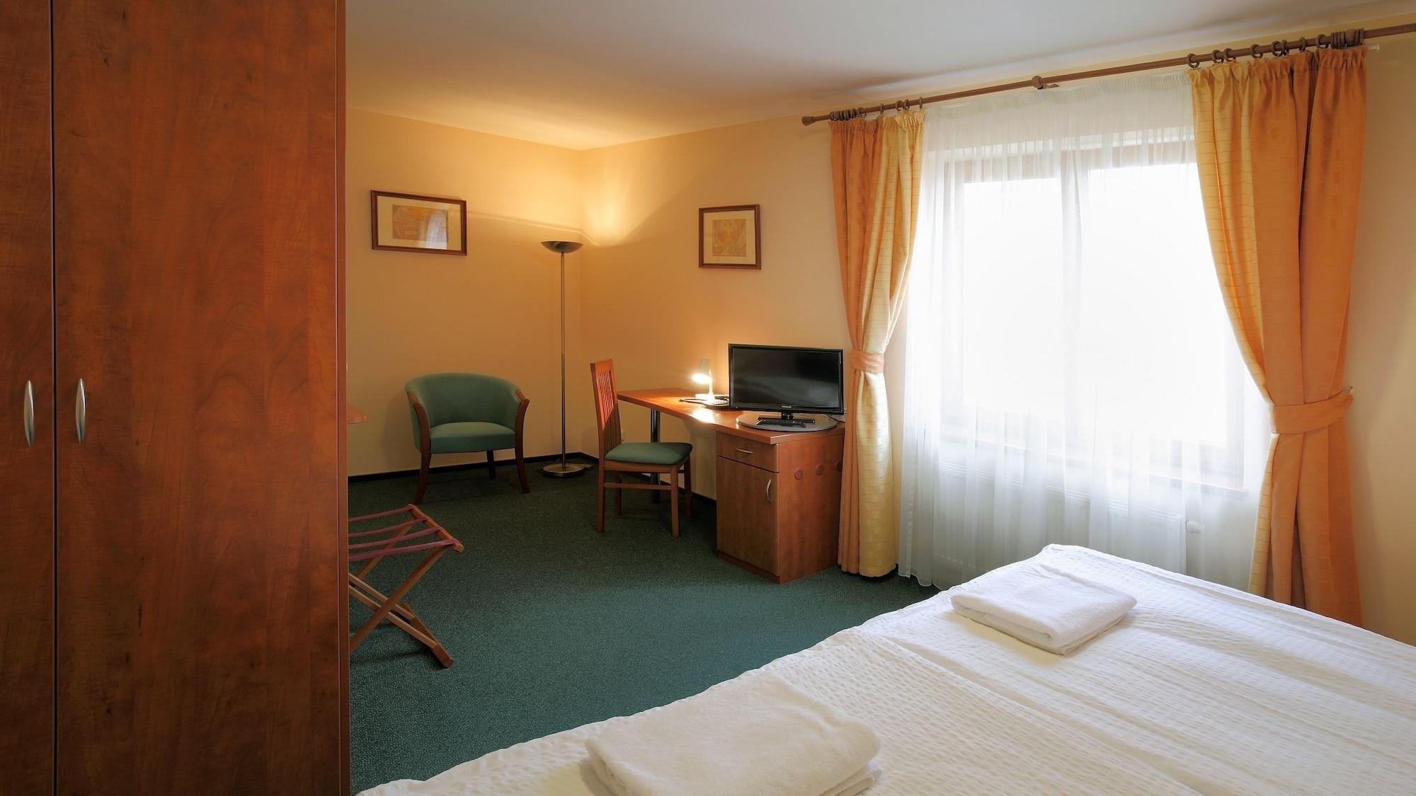 Hotel Palace Plzen Exterior photo