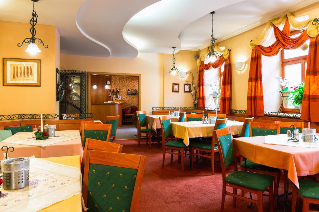 Hotel Palace Plzen Exterior photo