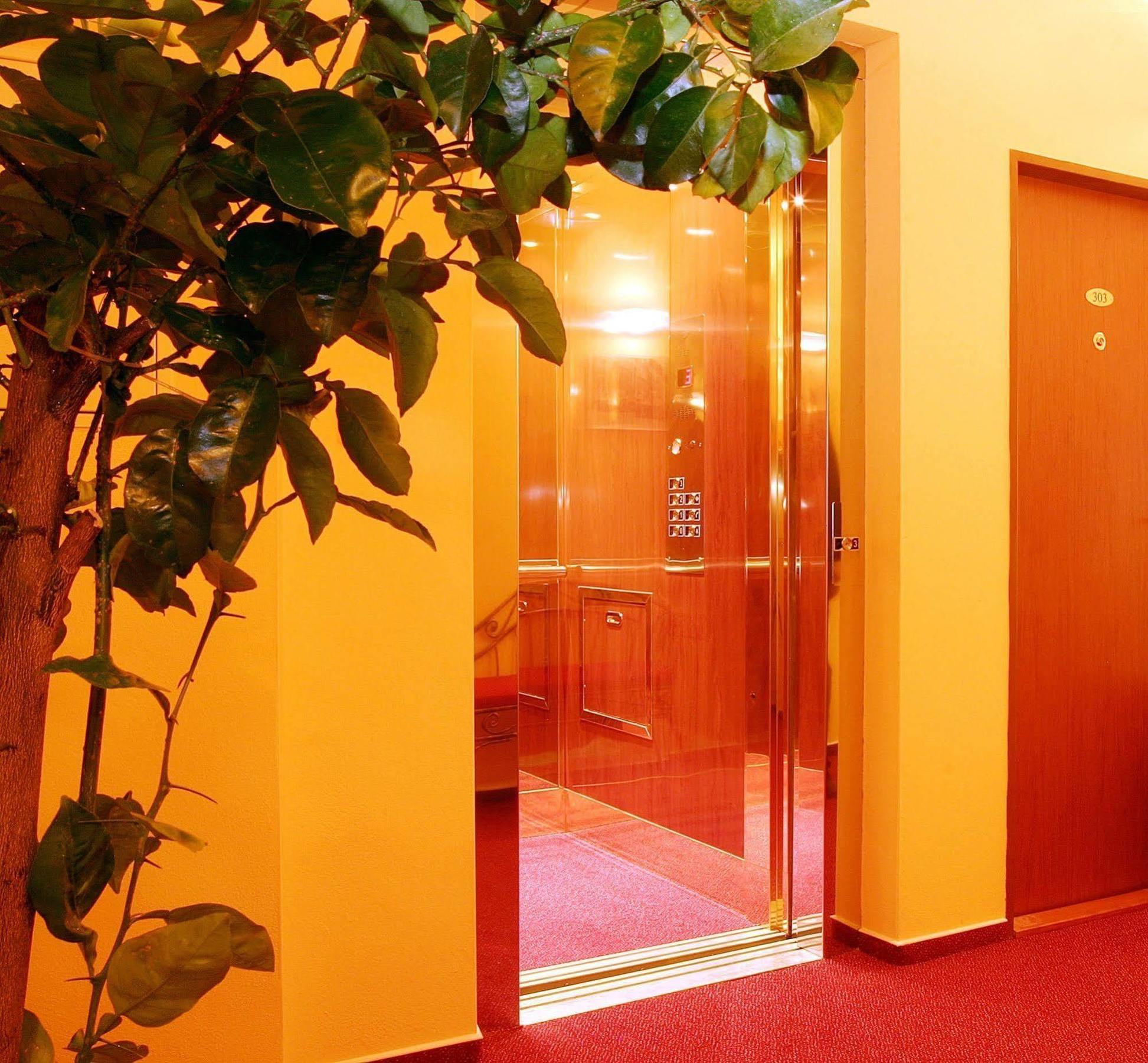 Hotel Palace Plzen Exterior photo